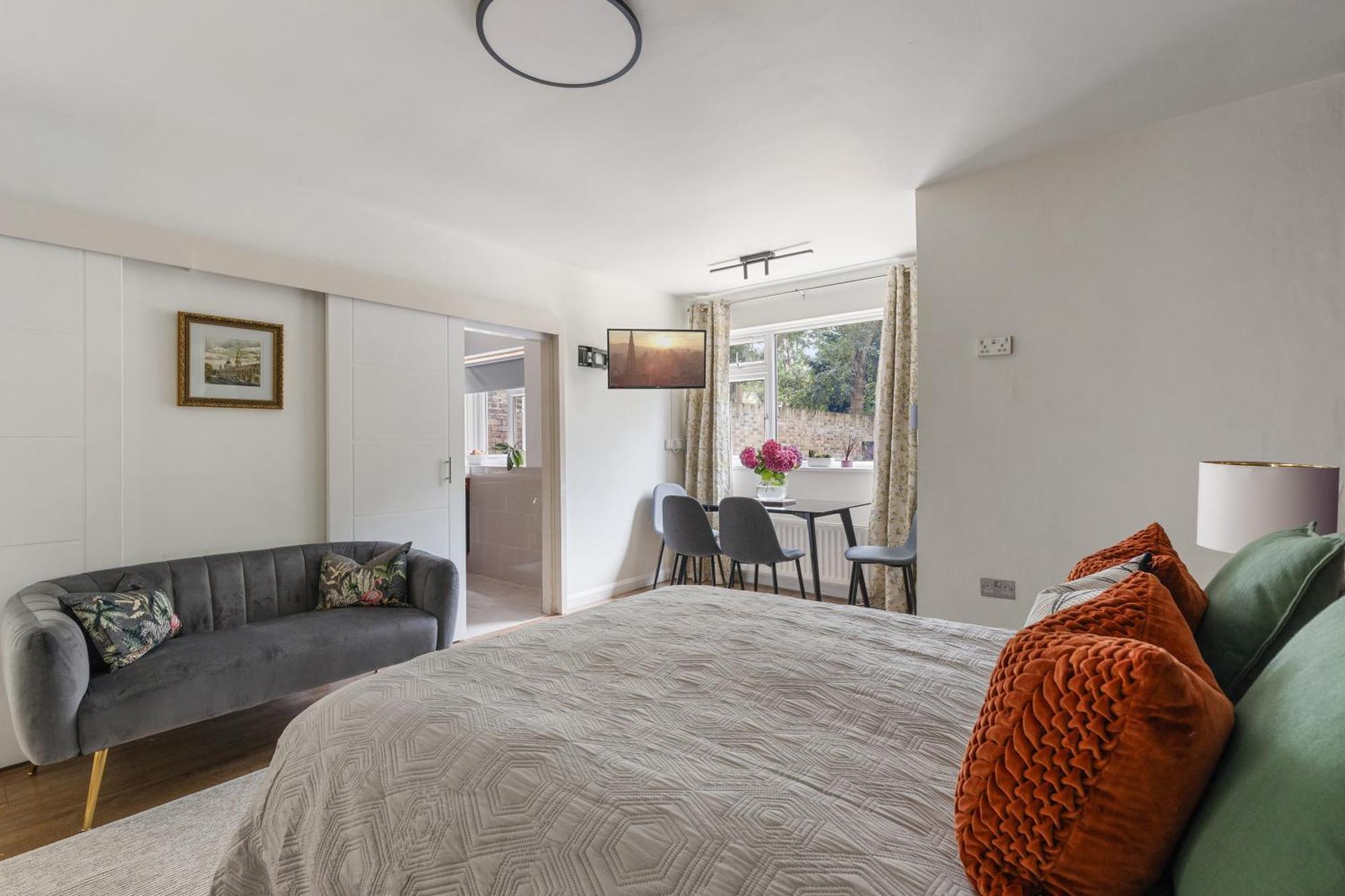 King Studio Apartment With Garden And Parking Ealing Bagian luar foto